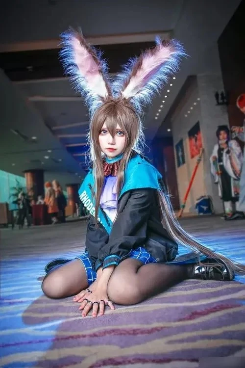 阿米娅-《明日方舟：黎明前奏》_CosPlay图片