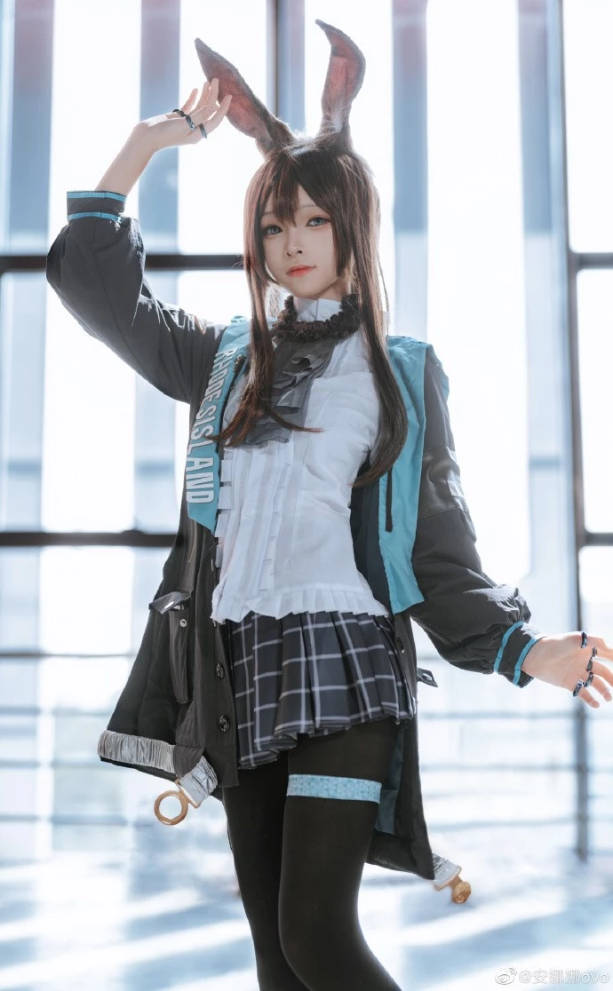 阿米娅-《明日方舟：黎明前奏》_CosPlay图片