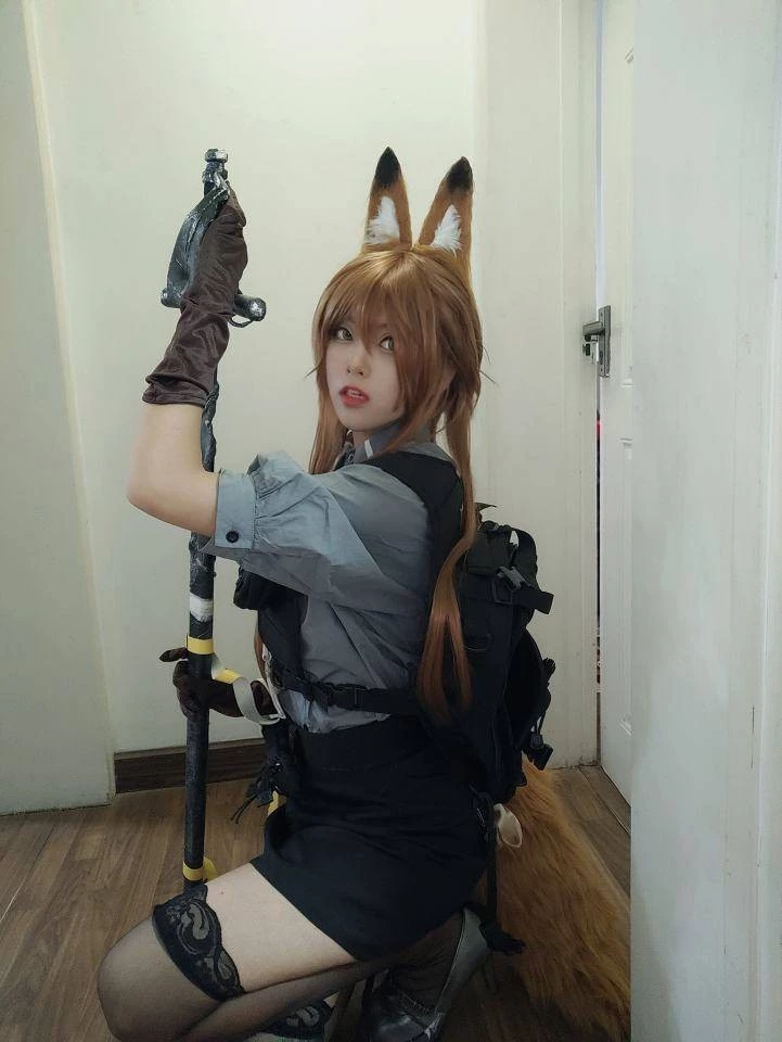 芙兰卡-《明日方舟：黎明前奏》_CosPlay图片