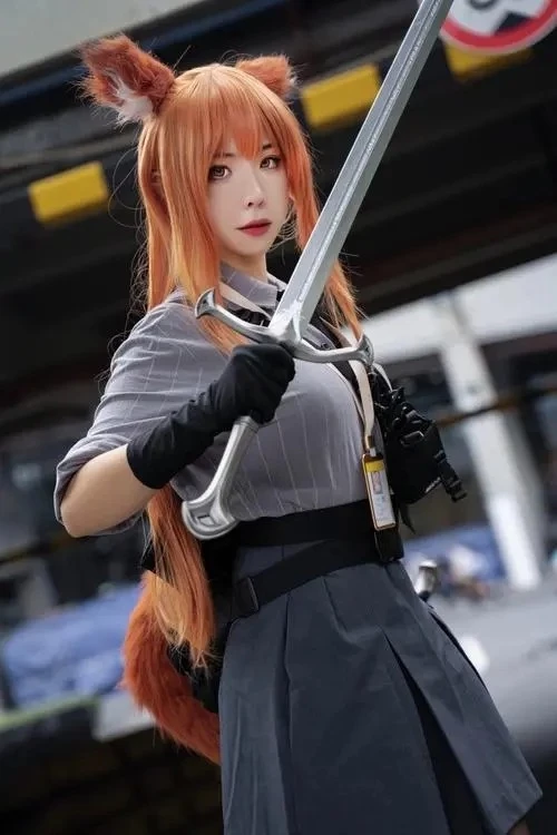 芙兰卡-《明日方舟：黎明前奏》_CosPlay图片