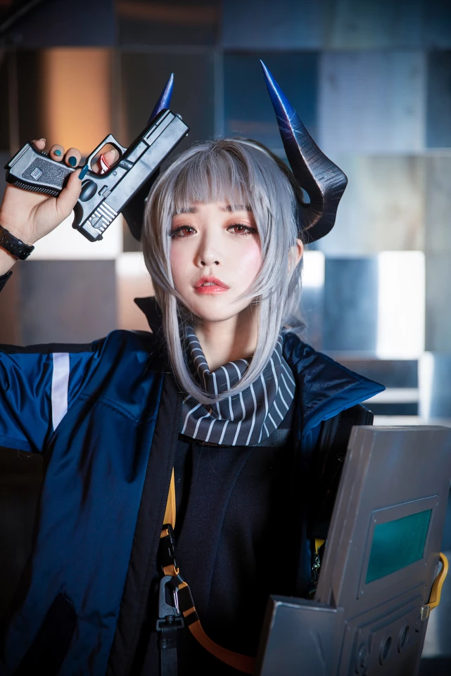 雷蛇-《明日方舟：黎明前奏》_CosPlay图片