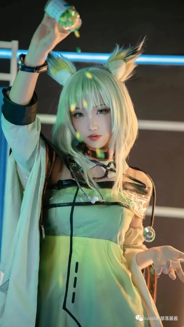 凯尔希-《明日方舟：黎明前奏》CosPlay图片