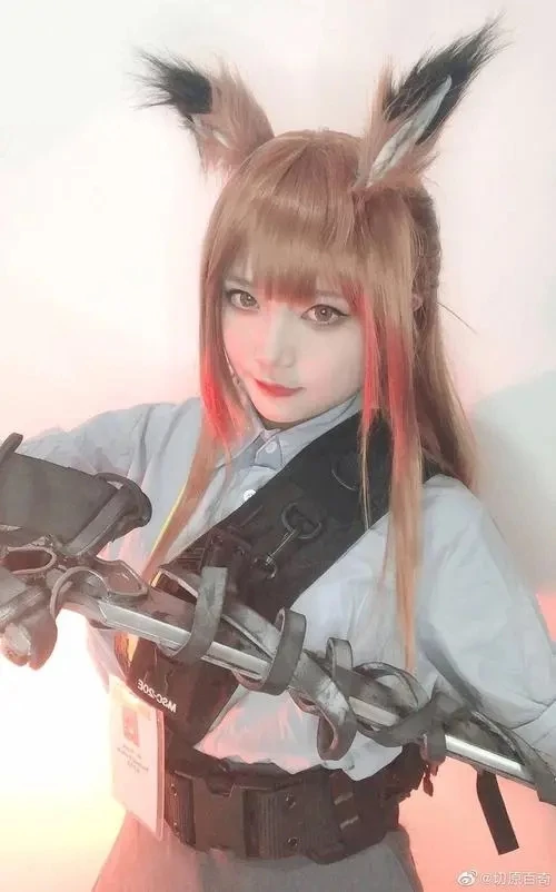 芙兰卡-《明日方舟：黎明前奏》_CosPlay图片