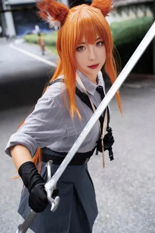 芙兰卡-《明日方舟：黎明前奏》_CosPlay图片