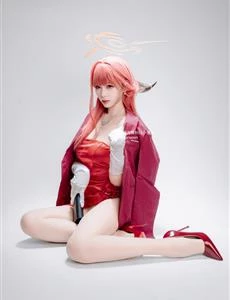 陆八魔爱露CosPlay图片